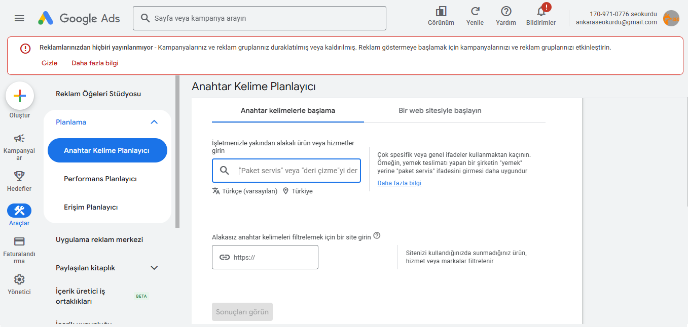 Anahtar kelimelerle başlama ekranı ve arama kutusu